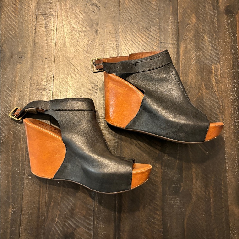 Kork-Ease black wedges, size 8!